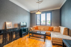 2BDR Retro Coziness